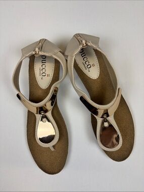 BUCCO CAPENSIS BEIGE ROSE GOLD THONG WEDGE SANDALS WOMEN SIZE 9